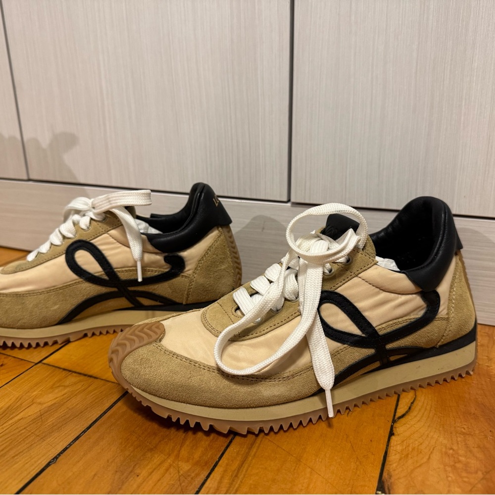 LOEWE- Fly Runner in Beige and Black Sneakers with White Laces, size 36